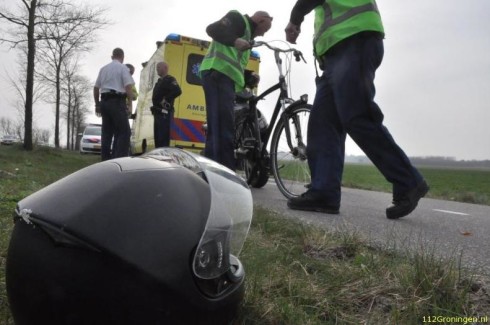 Scooter botst op fietser: twee gewonden - Oog TV