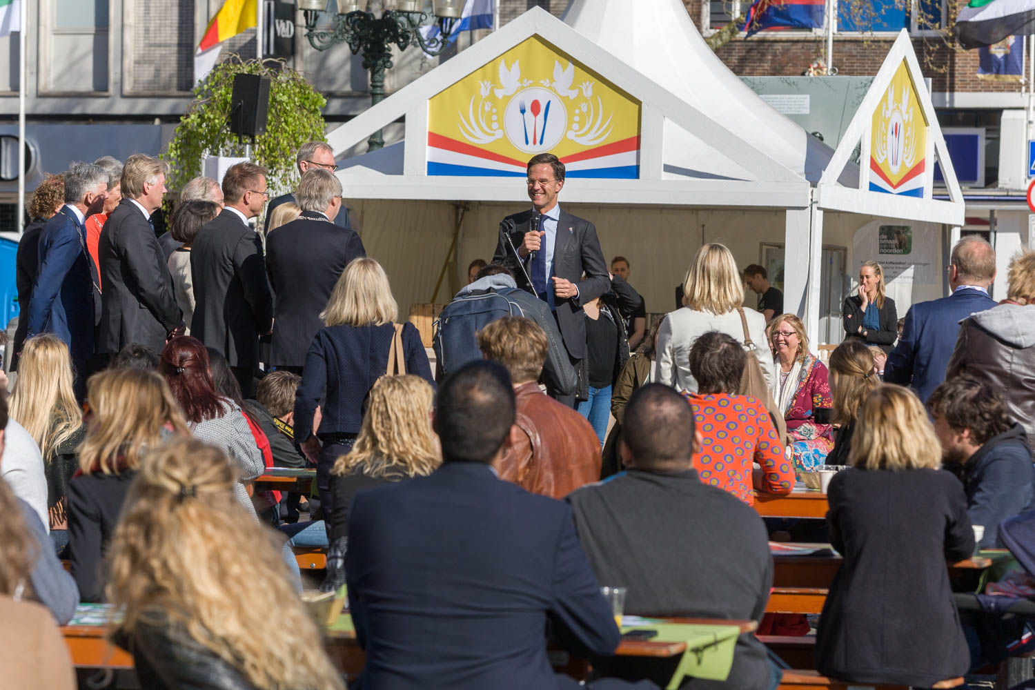 Premier Rutte Ontbijt Op Grote Markt OOG Groningen premier-rutte-ontbijt-op-grote-markt-oog-groningen