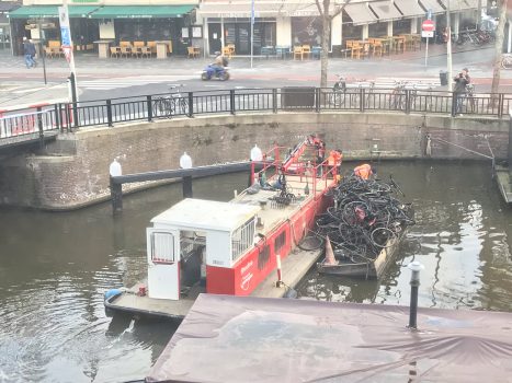 fietsen gracht Schuitendiep