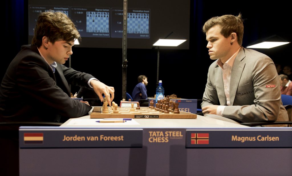 Jorden van Foreest verliest van wereldkampioen Magnus Carlsen OOG