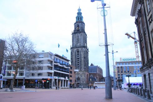 Martinitoren kleurt rood, wit en blauw - Oog TV