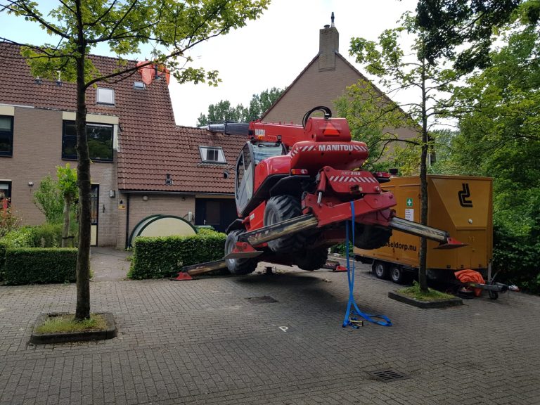 Verreiker Valt Op Dak Van Woning In Beijum OOG Radio En Televisie
