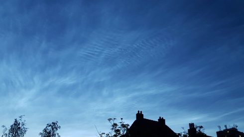 Lichtende nachtwolken sieren Groningse hemel - Oog TV
