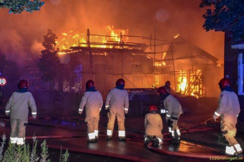 Stadse brandweer assisteert bij uitslaande woningbrand in Overschild