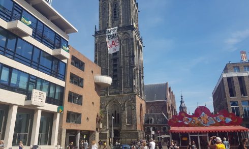 spandoek Martinitoren code rood