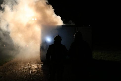 Brandweer is containerbrand in Eelderwolde snel meester - Oog TV