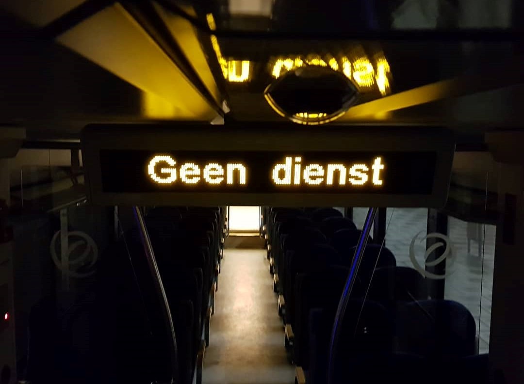 Haarscheurtjes in dwarsliggers onder spoor tussen Stad en Sauwerd, vroege spitstreinen naar Stad val