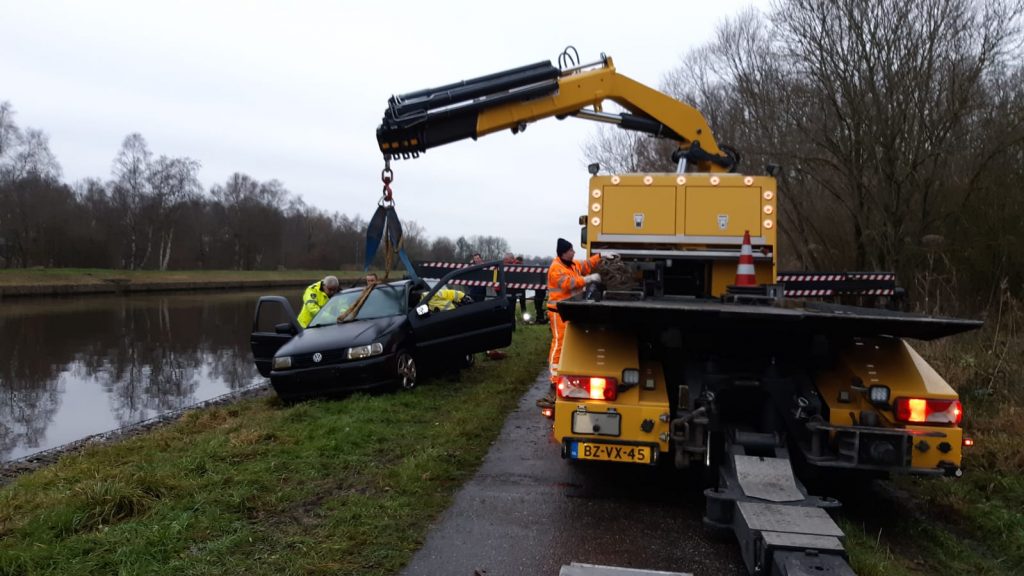 auto te water NW kanaal Meerweg 3