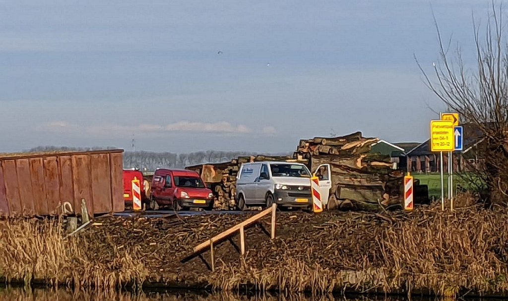 bomen kap van starkenborghkanaal platvoetspad
