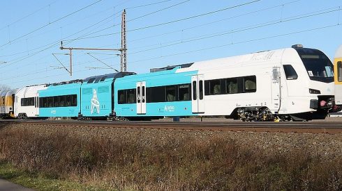 Uitstap nieuwe Arriva-trein is te hoog voor perrons; aanpassing nodig op Hoofdstation - Oog TV