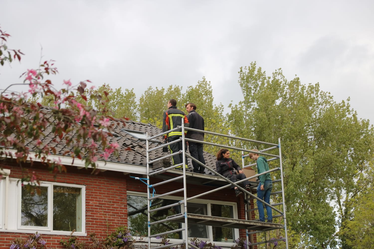 Zoektocht naar juiste rookkanaal in woning aan Groenendaal zorgt voor inzet brandweer #groningen:.
