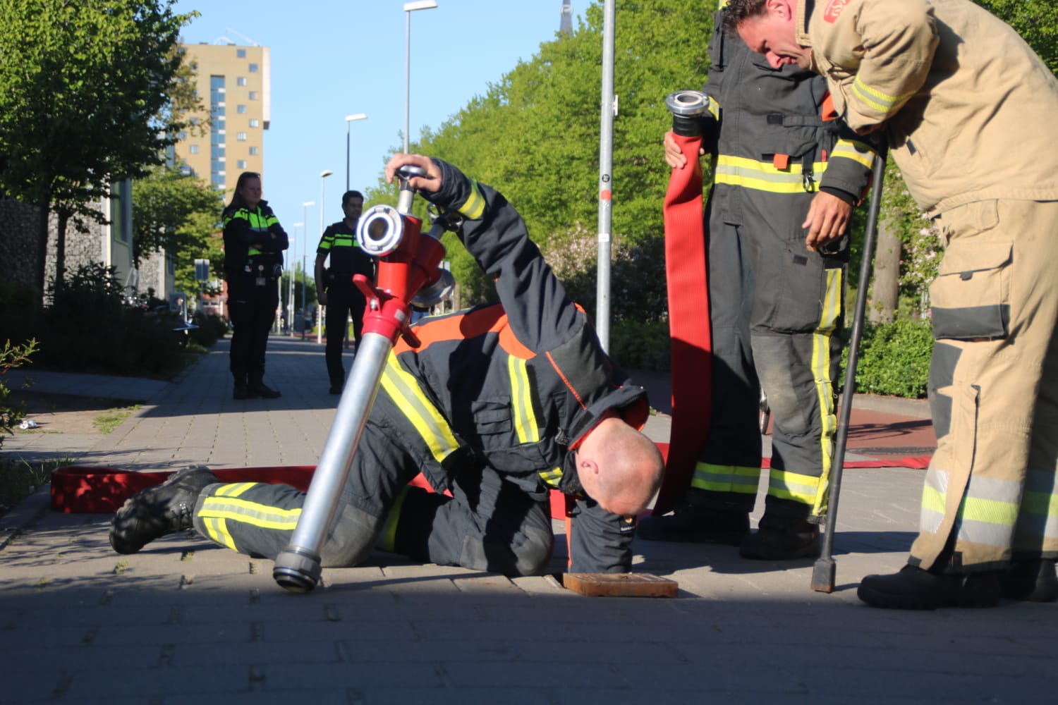 Most lustern! Oog TV het weer wat: "Rokende afvalcontainer laat brandweer uitrukken" #nieuws #groningen #oogtv.