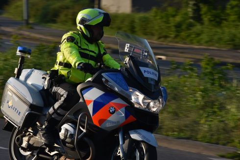 Dronken vrouw uit Stad vliegt in Friesland uit de bocht - Oog TV