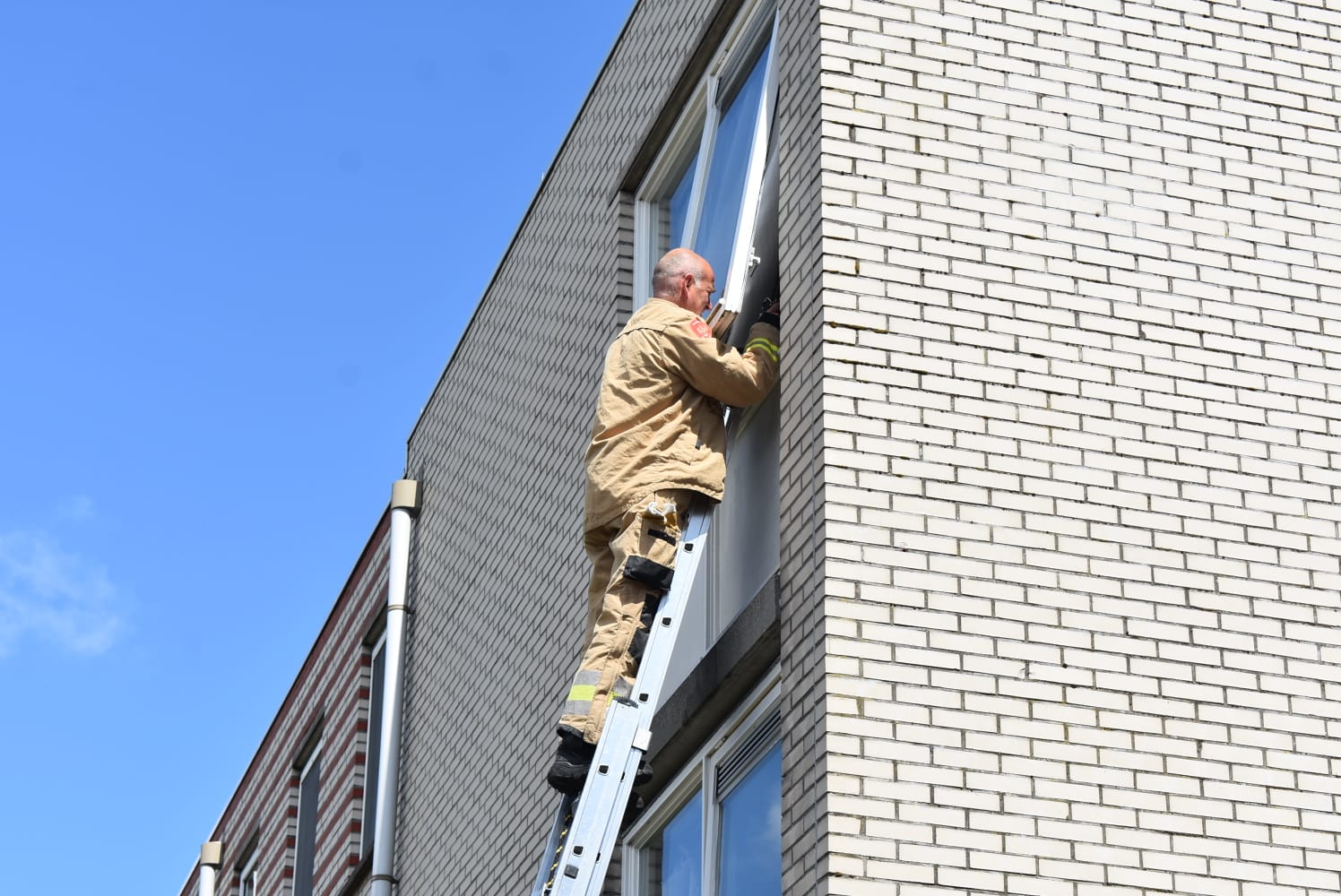 Rookmelder met bijna lege batterij laat brandweer uitrukken #groningen:.