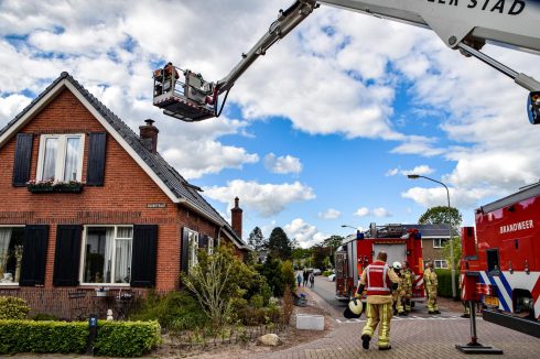 Stadse brandweer helpt bij schoorsteenbrand in Paterswolde - Oog TV