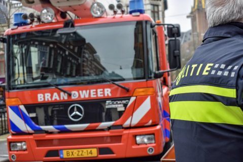 Brandweer blust brand in woning Meerstad