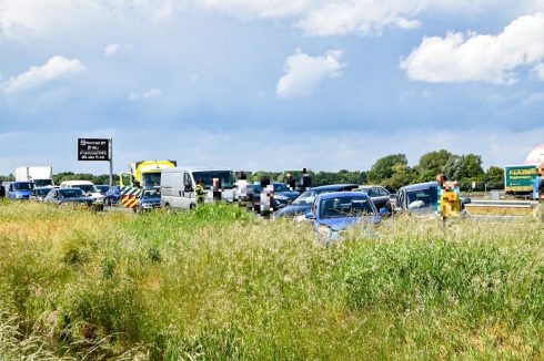 Vijf auto’s betrokken bij verkeersongeluk op A7: snelweg weer open - Oog TV