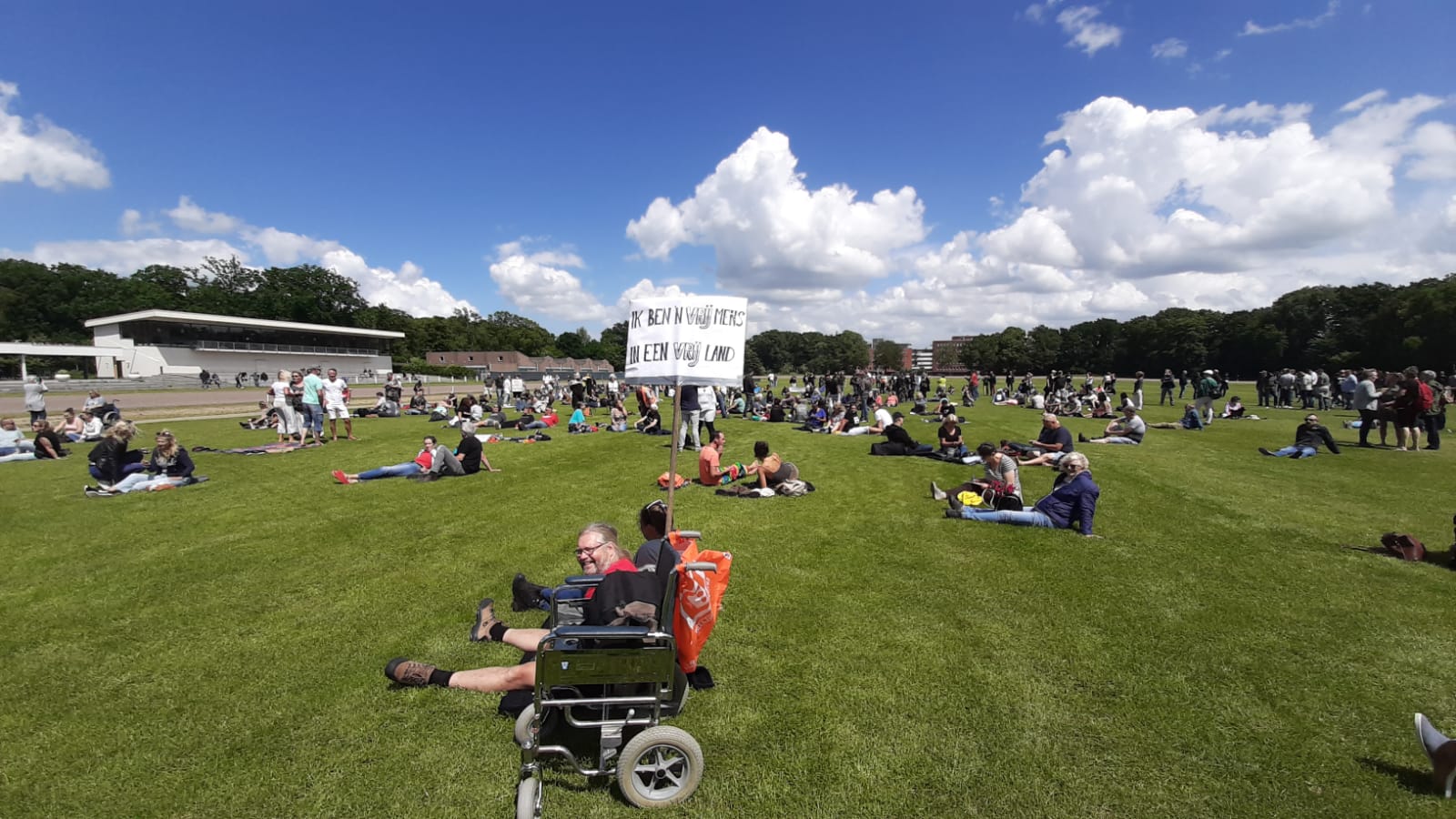 Wat trieste ego figuren die dit organiseren.