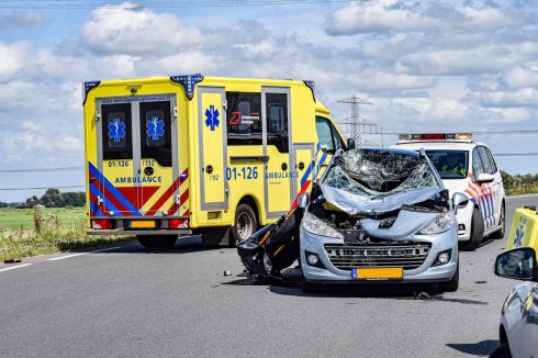 Motorrijder ernstig gewond bij frontale aanrijding met auto - Oog TV
