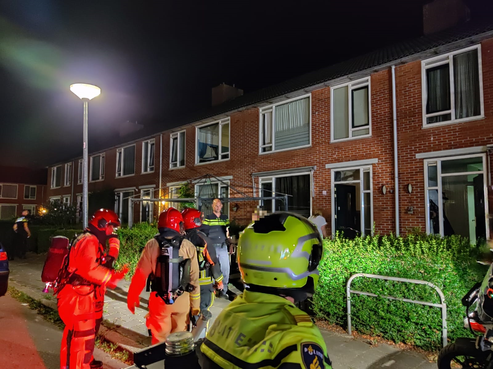 Most lustern! Oog TV het weer wat: "Lamp achter oranje gordijn laat brandweer uitrukken" #nieuws #groningen #oogtv.