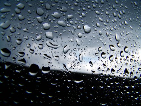 Weekendweer: Te koud en buien met kans op onweer - Oog TV