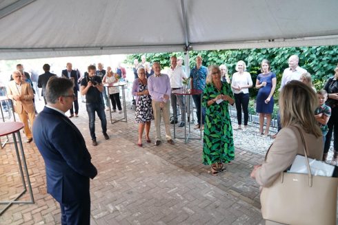 Minister Ollongren opent versterkt dorpshuis in Garmerwolde - Oog TV