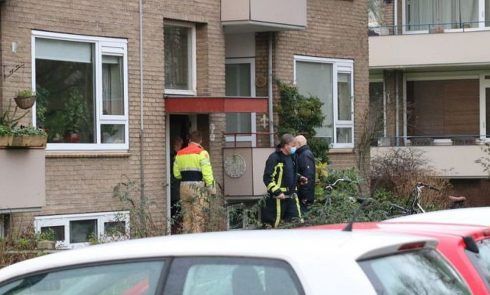 Lekkage in dakkoepel zorgt voor wateroverlast in portiekflat aan Helperzoom - Oog TV
