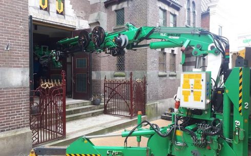Verbouwing synagoge Folkingestraat afgerond met plaatsing glazen entree - Oog TV