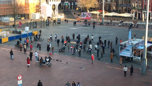 Fakkel voor humaner migratiebeleid gearriveerd op Grote Markt - Oog TV