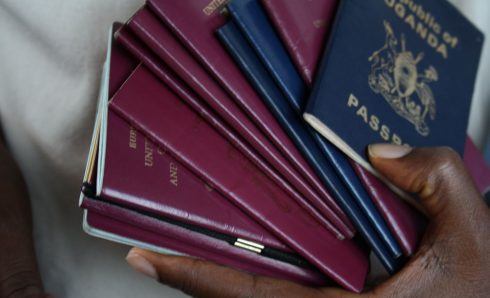 Tot anderhalve maand wachten op paspoort of ID in Lewenborg: ‘Gemeente moet inwoners waarschuwen voo