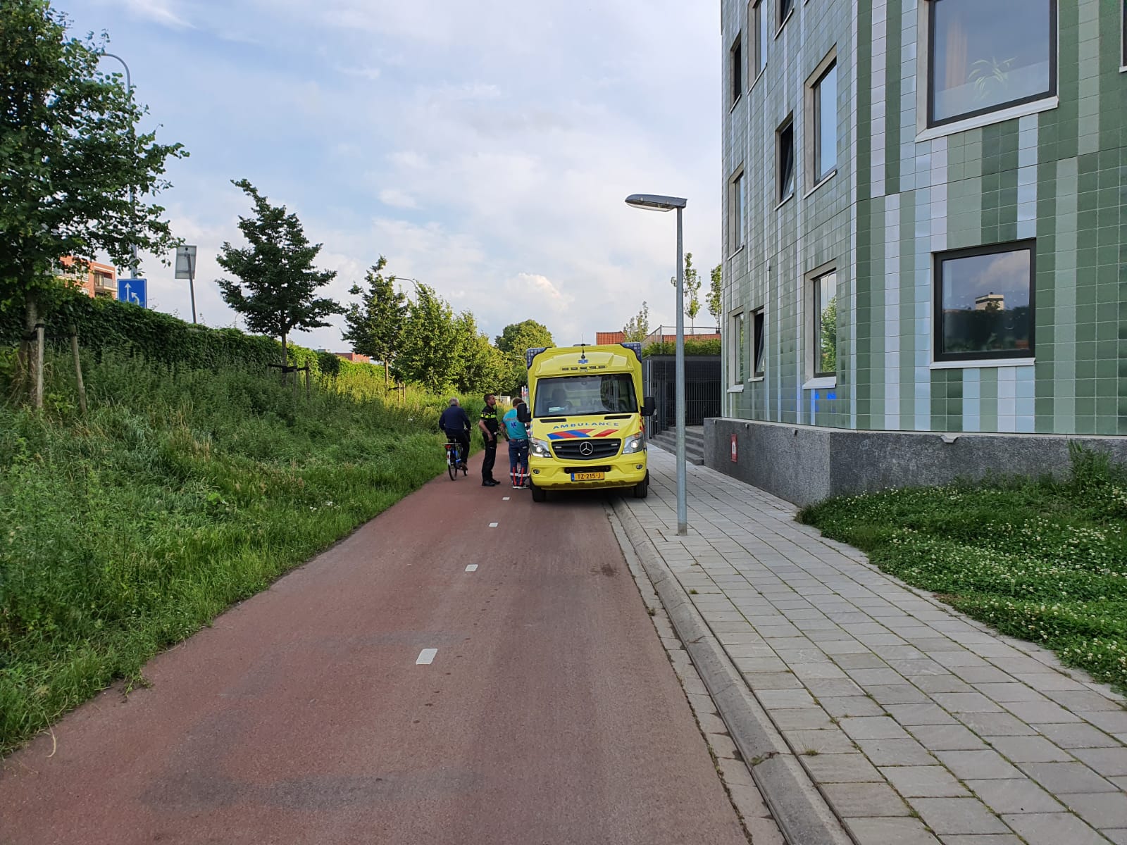 Scooterrijder rijdt door na aanrijding met fietser #groningen:.