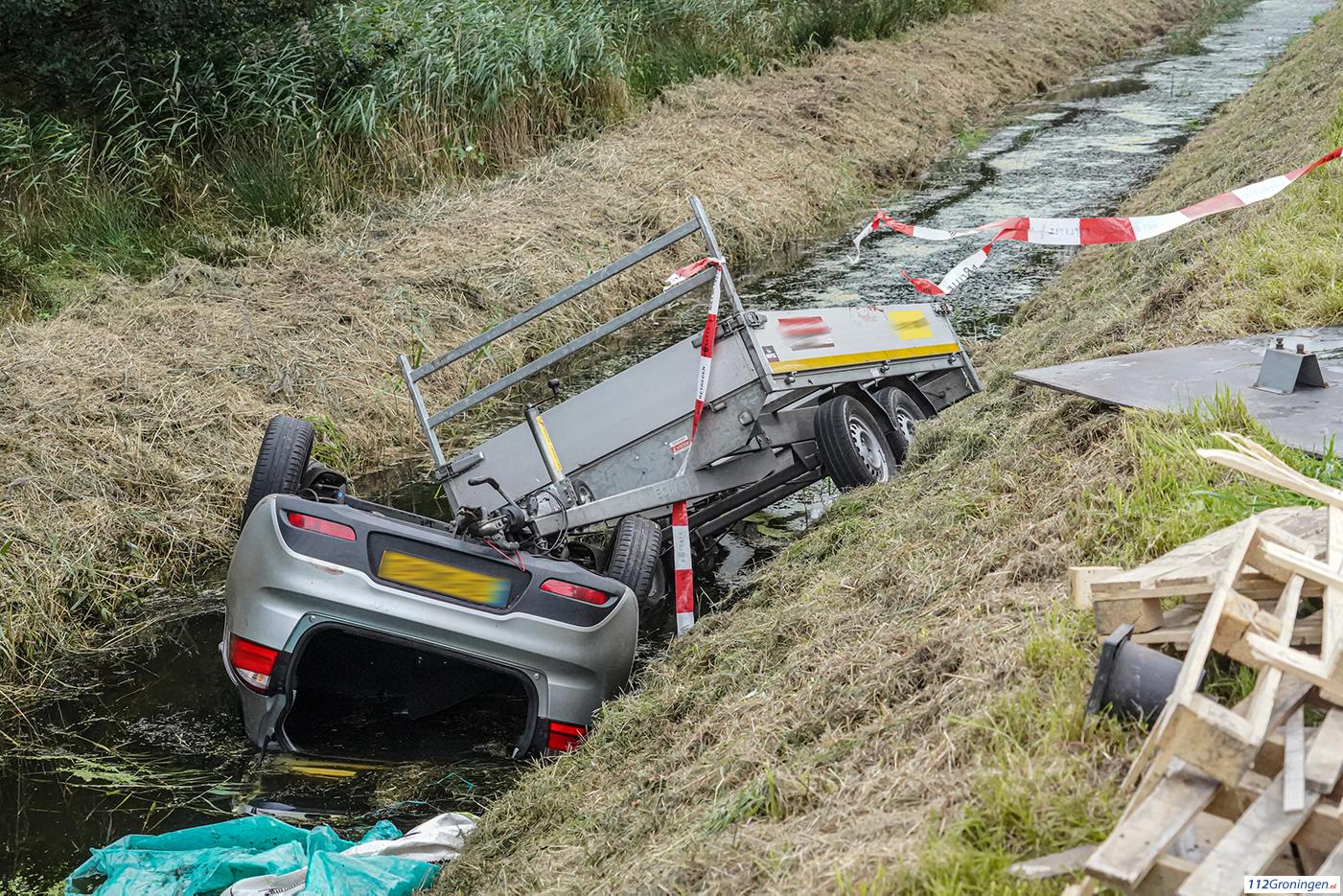 Becks weerstand bieden Infecteren Auto met aanhanger ligt al een tijd in sloot | OOG Groningen