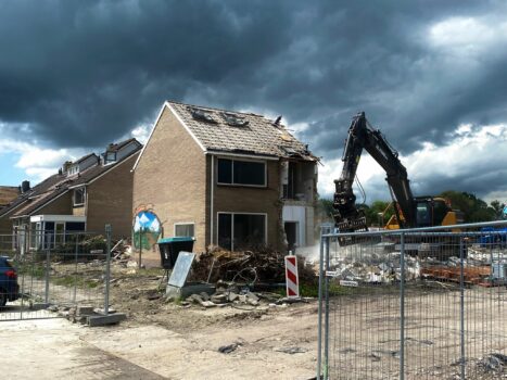 Sloop woningen Ten Boer in volle gang: “Je kunt door het dorp heen kijken”