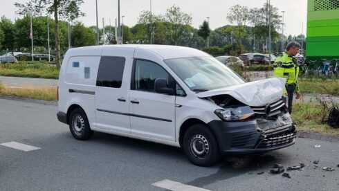 Lange file op Laan Corpus den Hoorn door kop-staartbotsing bij sportpark - Oog TV