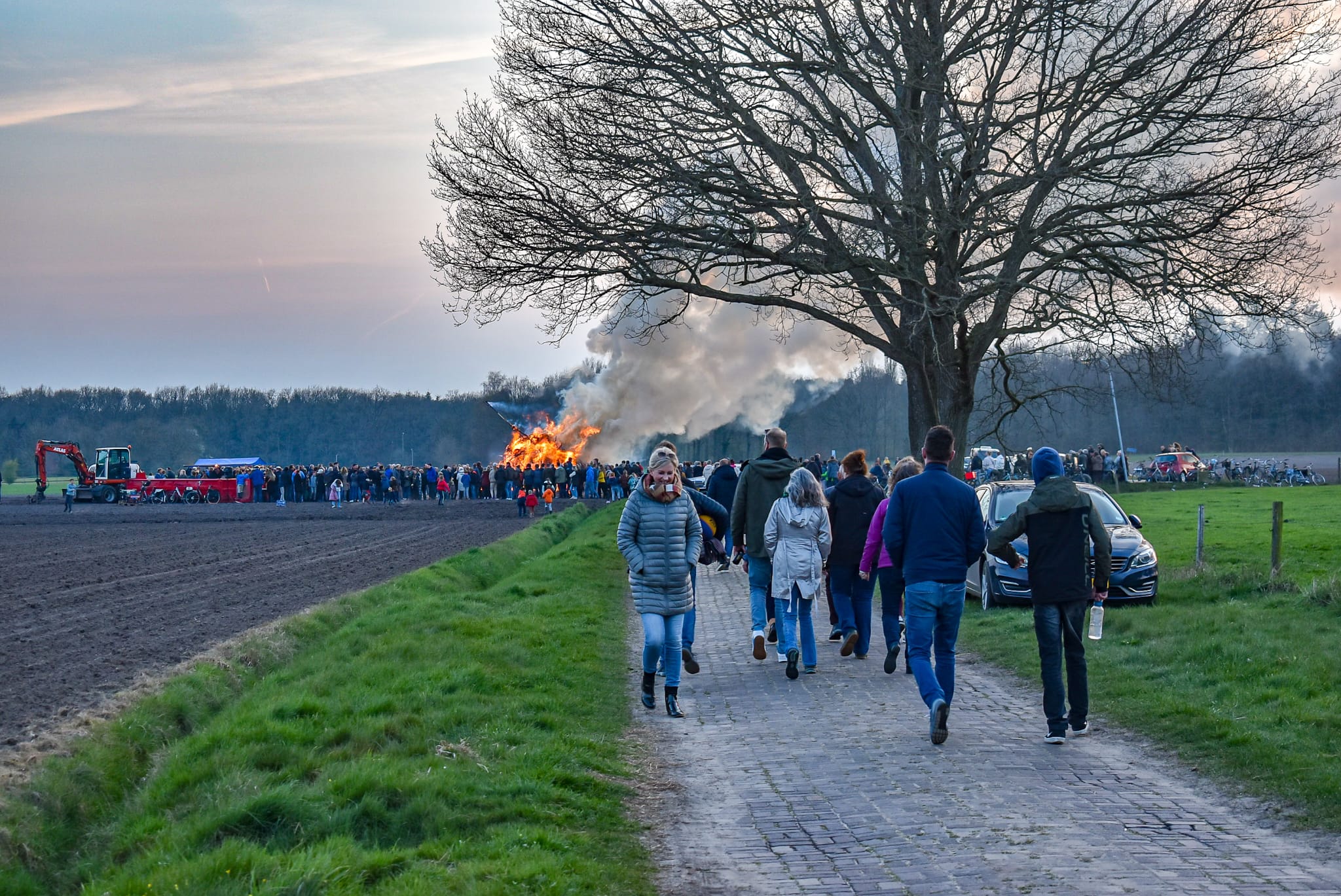 Noordlaren klaar voor paasvuur: “Belangrijk voor de gemeenschapszin”