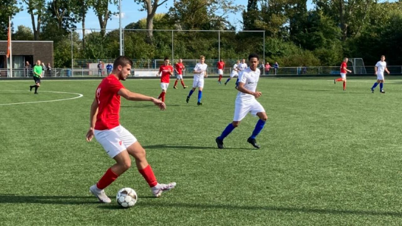 Amateurvoetbal Velocitas verslaat WKE, nederlagen Stadspark en Helpman OOG Groningen