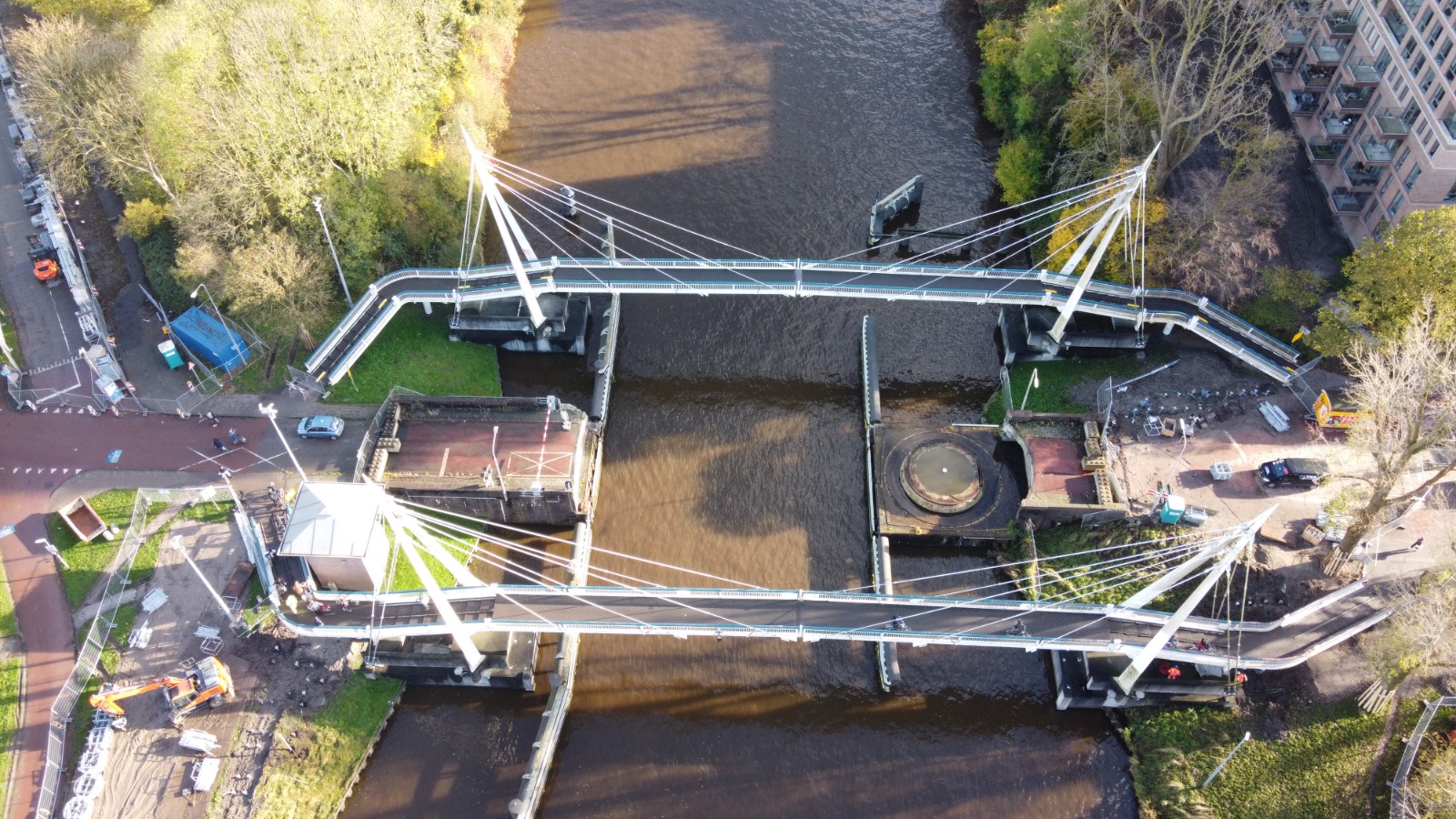 Petitie tijdelijke oversteek Gerrit Krolbrug 9 december aangeboden aan Tweede Kamer