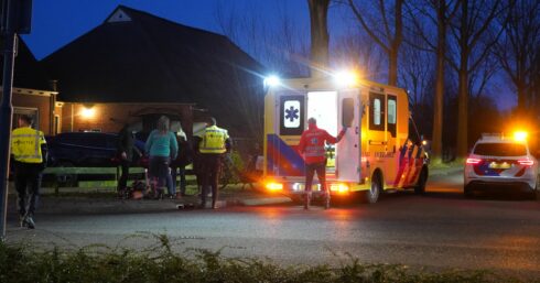 Auto en fietsster botsen in Ten Boer
