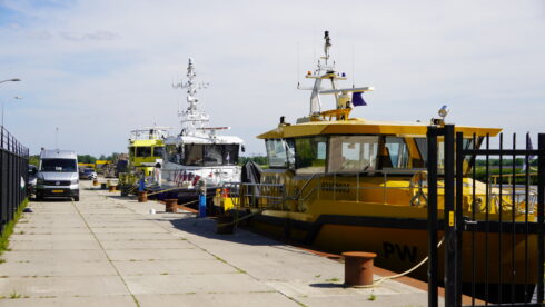 Grote oefening hulpdiensten langs Winschoterdiep in Waterhuizen