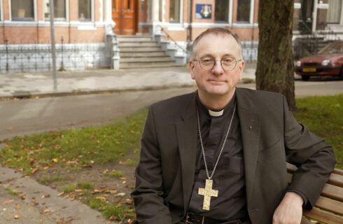 Bisschop Ron van den Hout vertrekt naar Roermond: ‘Was er nog niet aan toe om Groningen te verlaten&