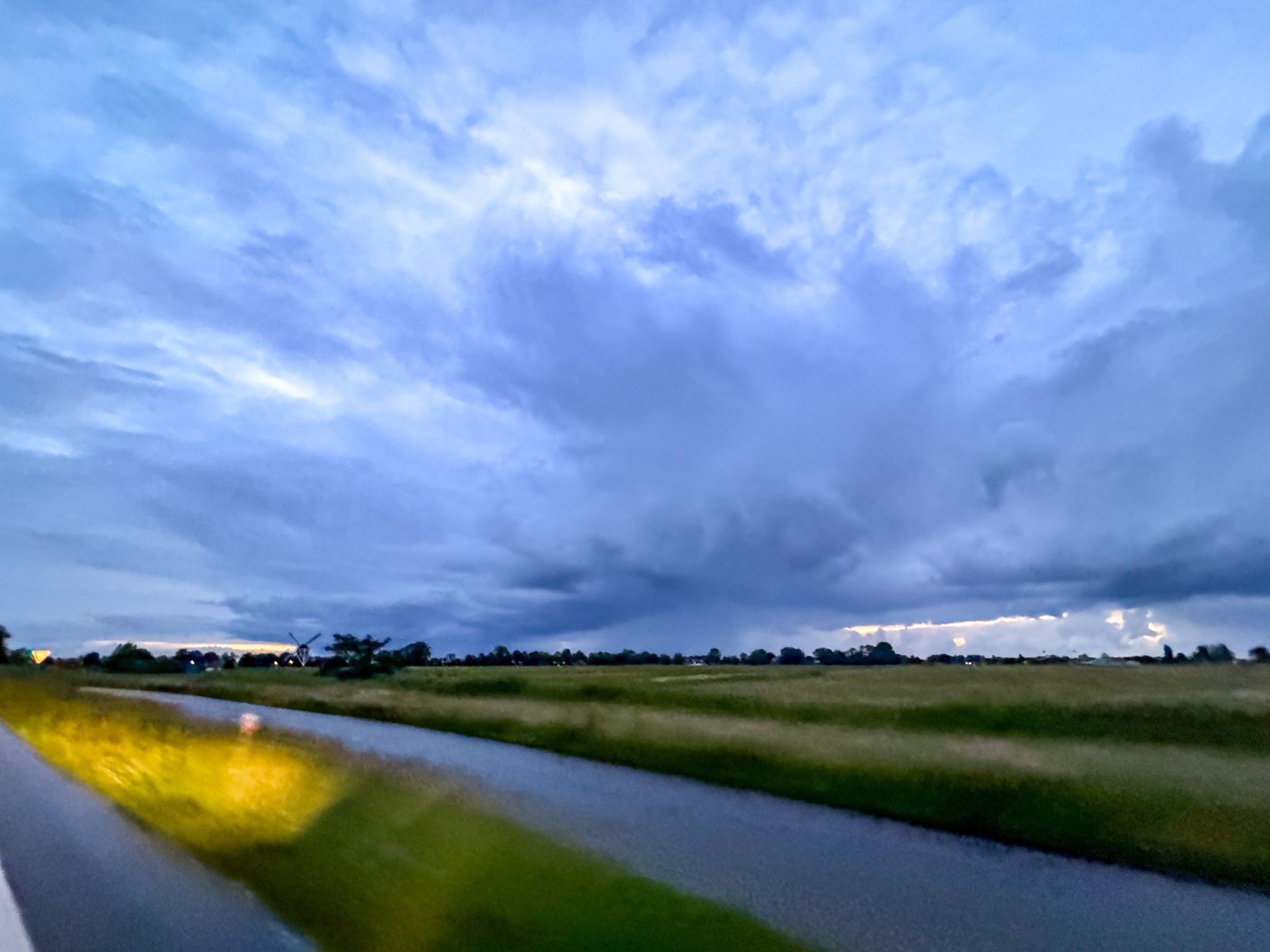 Vrijdag grotendeels droog met kans op een spatje regen
