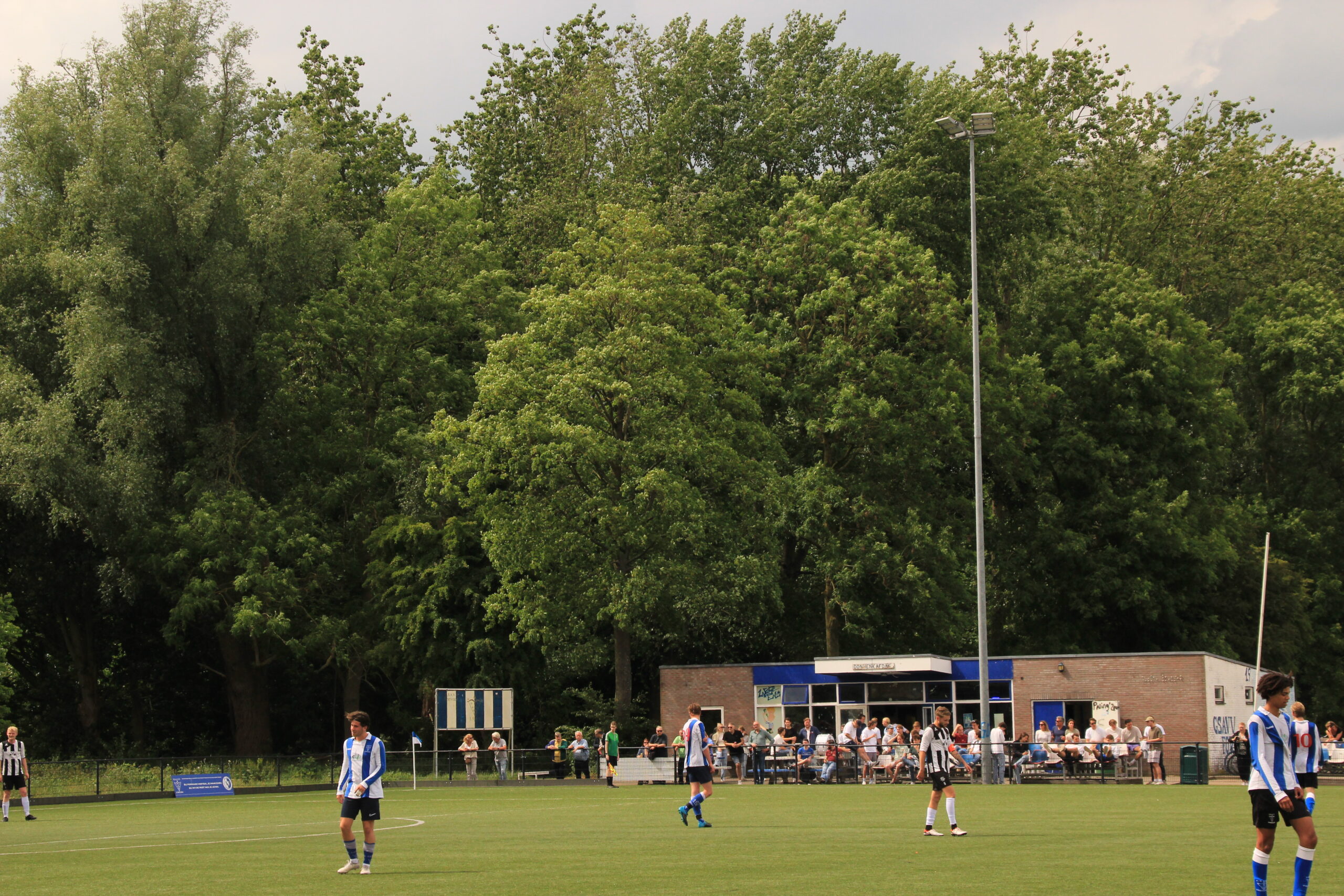 Eerste overwinningen van het seizoen voor Forward en SC Stadspark