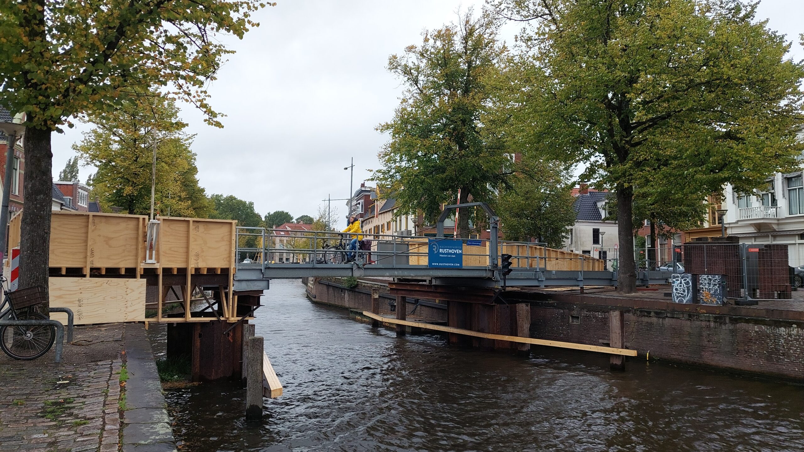 Noodbrug Visserbrug een maand lang weg voor onderhoud