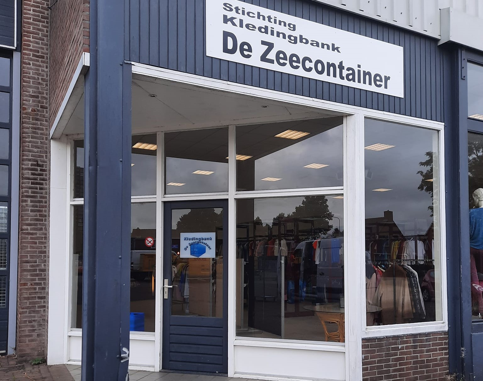 De Zeecontainer verzamelt spullen voor kerstpakketten