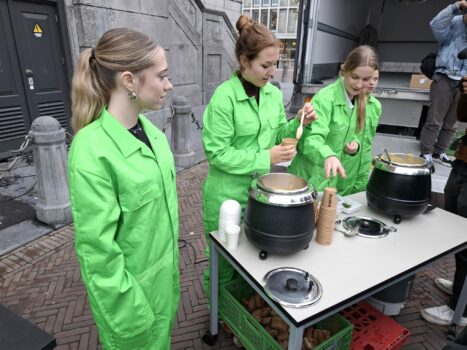 Snertfeest op Grote Markt: “Waarom ons eten van heinde en verre halen?”