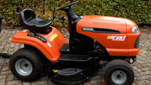 De zitmaaier die naar Maastricht moet.