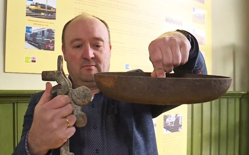 Trambel en pedaal van laatste kolentram in Stad naar Trein & Tram Museum