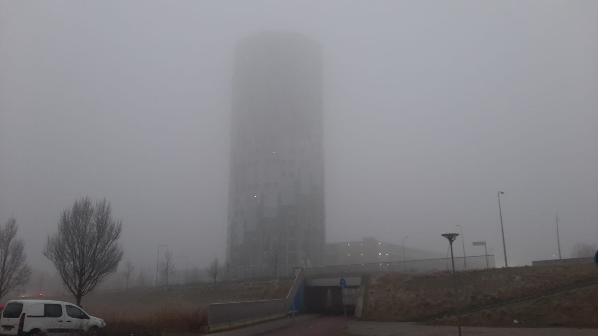 Dichte mist verdwijnt pas in loop van de middag