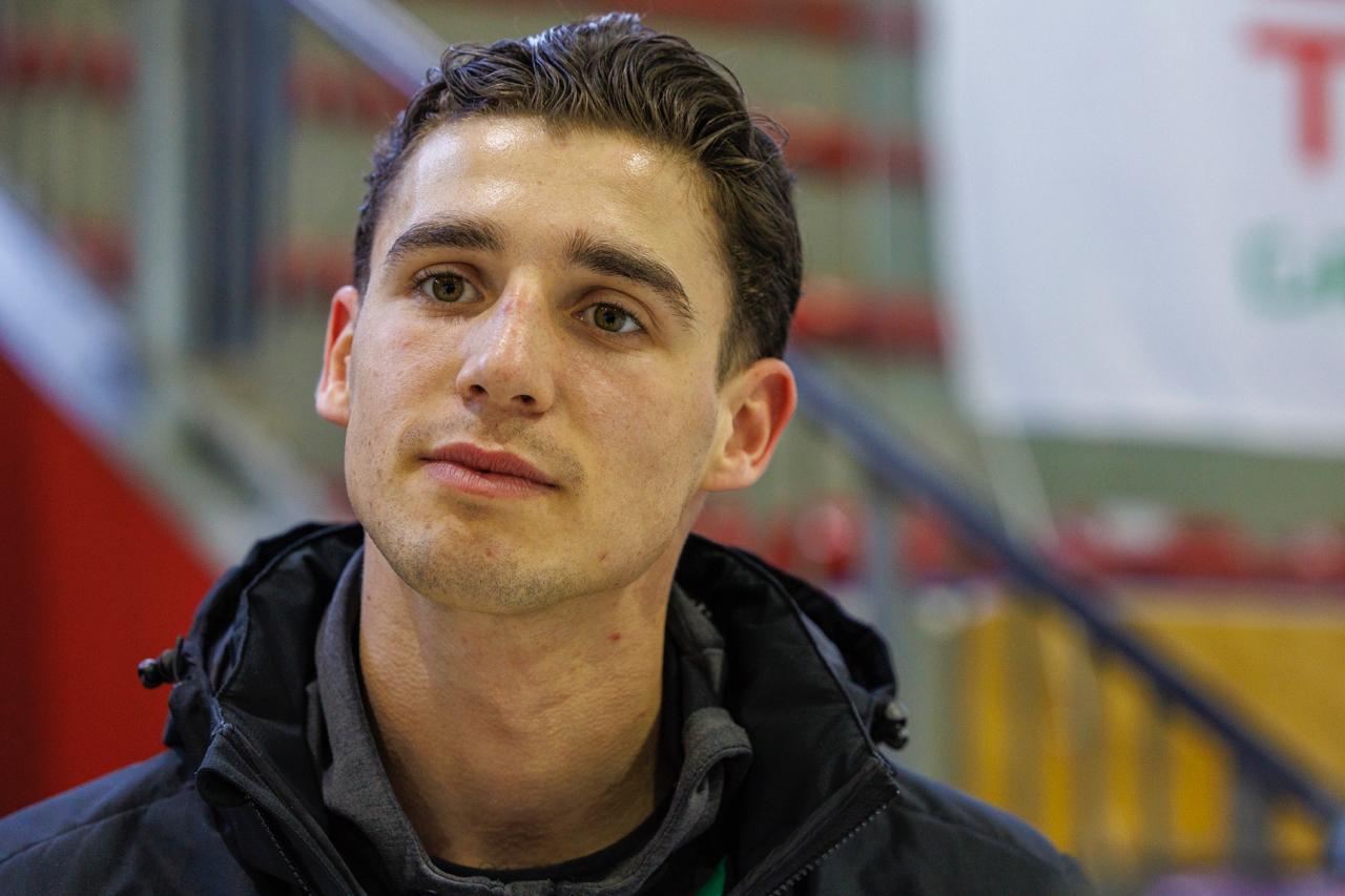 Jenning de Boo legt het in spektakelstuk af tegen Stolz op 1.000 meter Calgary: “Ik dacht ik heb hem