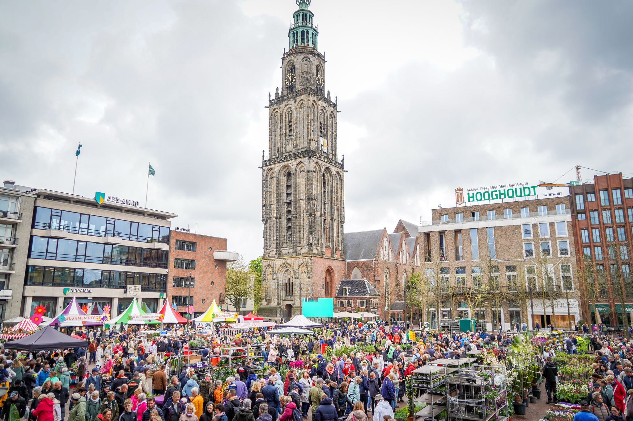 Vrijdag weer duizenden bezoekers verwacht tijdens bloemetjesmarkt, Qbuzz zet extra bussen in naar P+